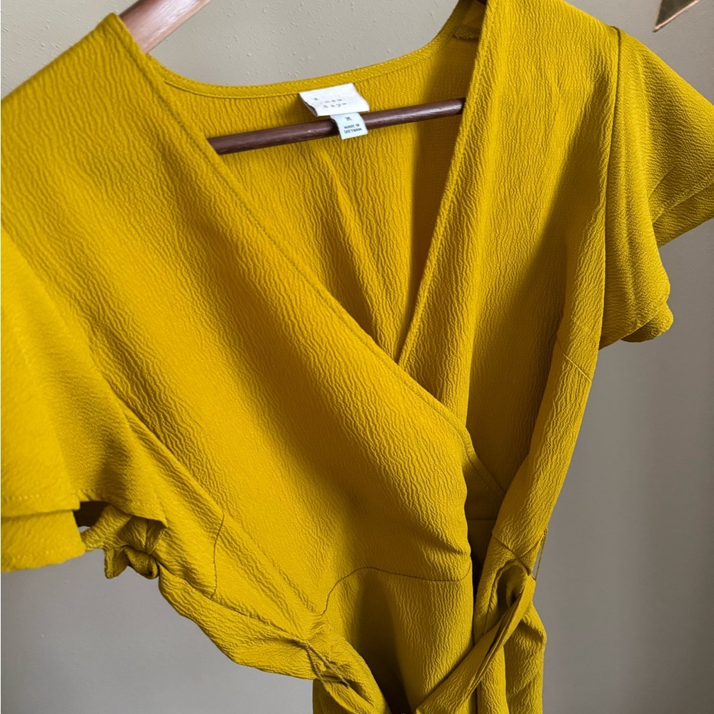 A New Day Mustard Wrap Blouse Short Sleeve Tie Waist Top Size Medium - Picture 2 of 5